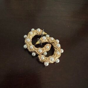 Elegant Gold and Pearl Earrings
